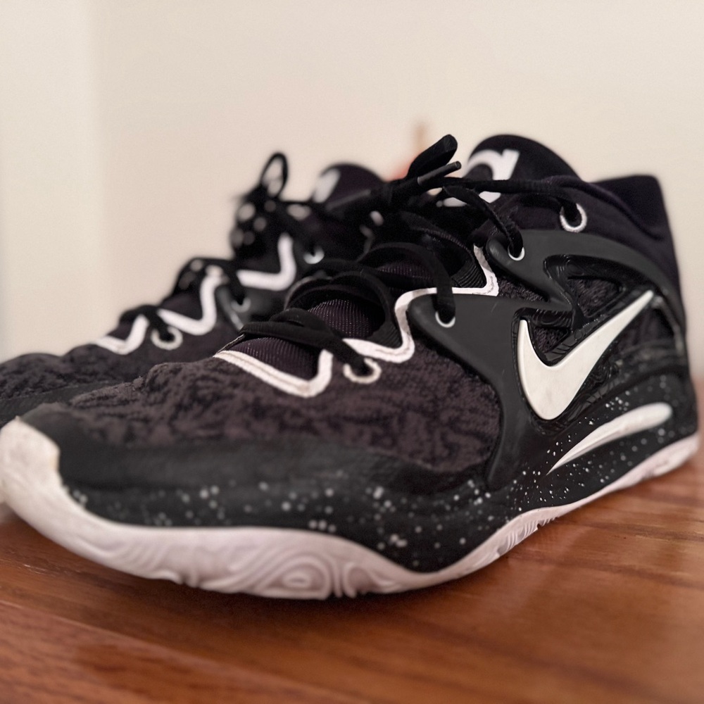 KD - Black and White Speckle size 11